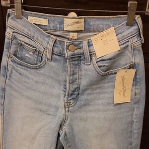 NWT Universal Thread Mid Rise Fitted Hip & Thigh Light Blue Skinny Jeans Size 4